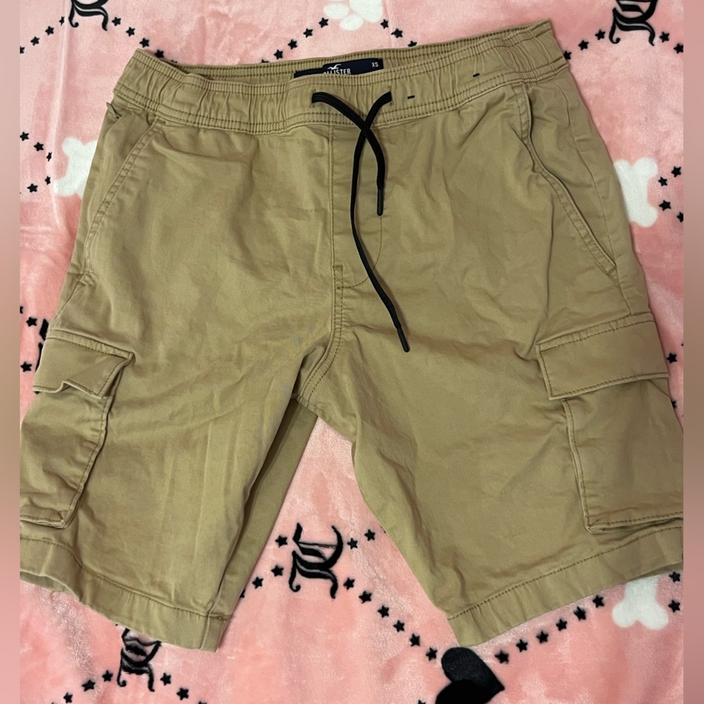 Hollister Tan Cargo Shorts Relaxed Fit